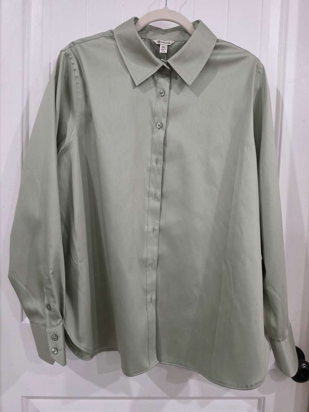 Versona Women's Long-Sleeve Button-Up Shirt in Sage